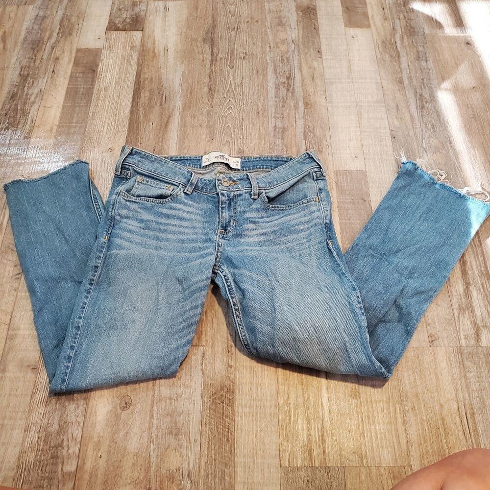 Hollister size 7s womens cut off skinny jeans